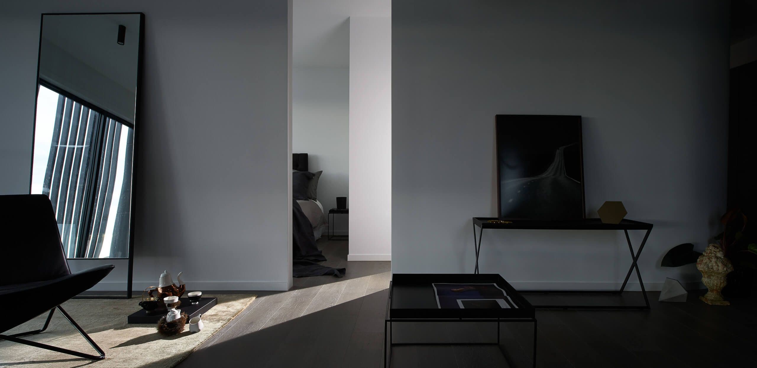 Lookinto towards the doorway