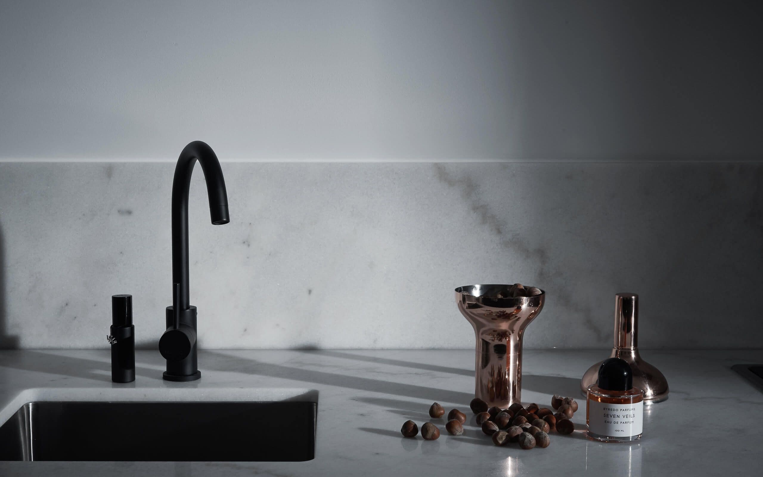 Kitchen sink with accents