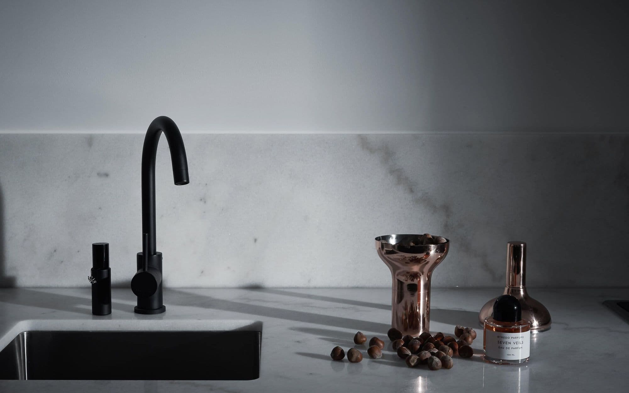 Kitchen sink with accents